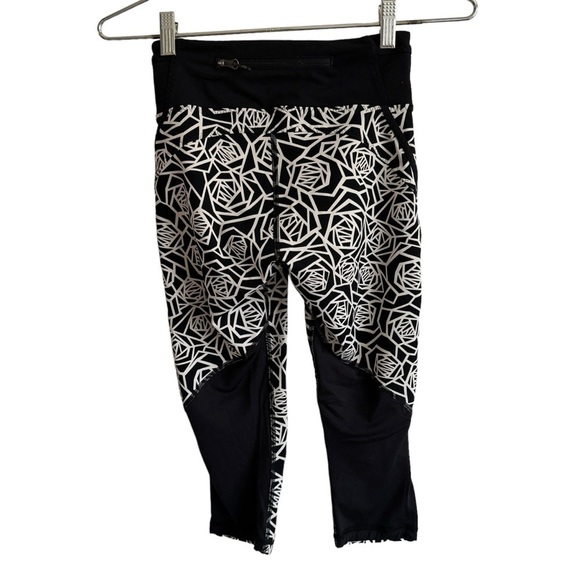 Lululemon Real Quick Crop *Full-On Luxtreme, Posey Black White/Black, Size 2 - Picture 9 of 12